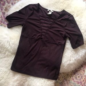 Low cut short sleeve top